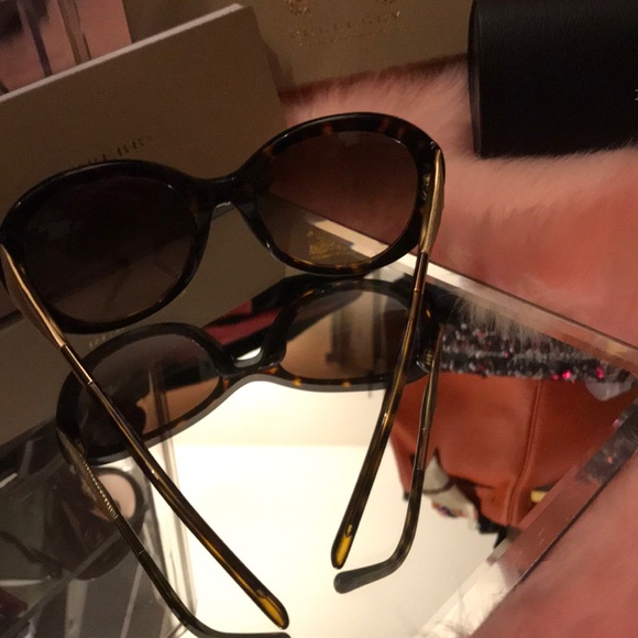 ⭐️HP⭐️New 💯Authentic Burberry Dark Havana Sunglasses - Picture 5 of 7